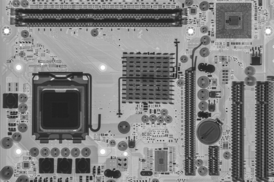 High-resolution X-ray image of a printed circuit board showing internal layer detail